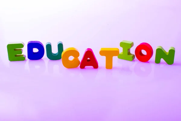 Palabra Educación Escrita Con Bloques Letras Colores — Foto de Stock