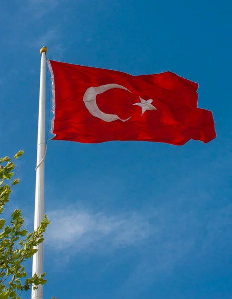 Turkiets Nationella Flagga Hänger Stolpe Det Fria — Stockfoto