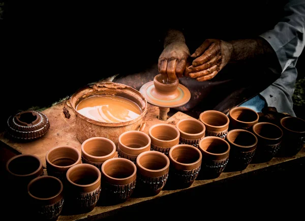 Les Mains Potter Façonnant Argile Pot — Photo