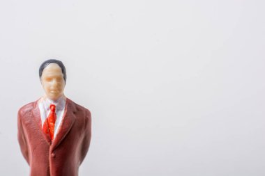 Minyatür insan figürü görünürde