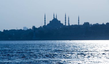 İstanbul 'daki Osmanlı tarzı caminin dış görünüşü