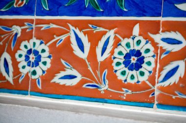 Osmanlı zamanının çiçek desenli örneği