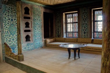 İstanbul 'da Osmanlı döneminden kalma eski pencere mimarisi