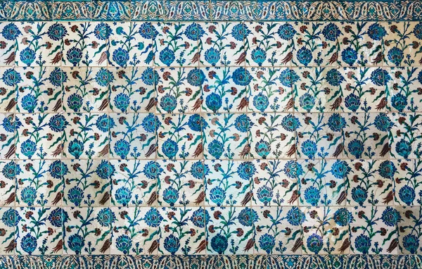 Osmanlı el yapımı çiçek desenli Türk fayansları