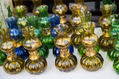 Retro tarzı fenerler metalden yapılmış eski ayarla