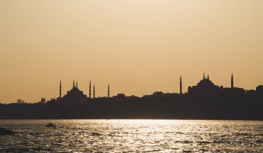 İstanbul 'daki Osmanlı tarzı caminin dış görünüşü