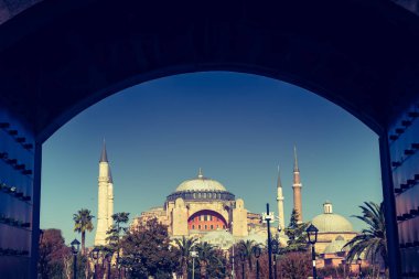 Ayasofya, Bizans mimarisinin dünyaca ünlü anıtı.