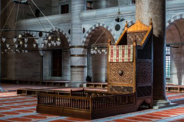 Camide Osmanlı döneminin ahşap minbar vaaz kürsüsü