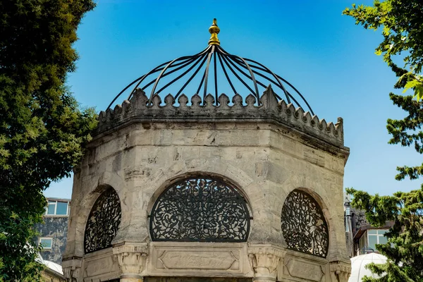 Widok Zewnątrz Kopułę Osmańskiej Architekturze Stambuł Turcja — Zdjęcie stockowe