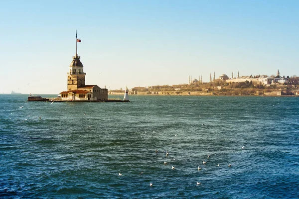 Torre Delle Vergini Situata Nel Mezzo Del Bosforo — Foto Stock