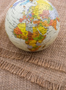 Küre tuval arkaplanına yerleştirilir