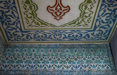 Osmanlı zamanının çiçek desenli örneği