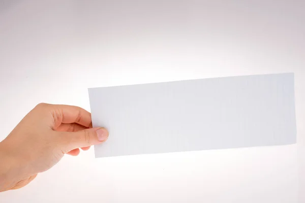 Рука Держит Лист Бумаги Белом Фоне — стоковое фото