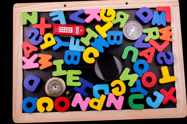 Ampliação Vidro Letras Coloridas Alfabeto — Fotografia de Stock