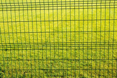 Görünüşte dekoratif metal çitin bir parçası