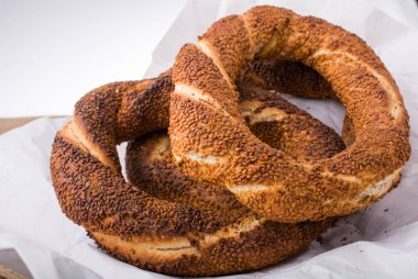 Manzarada Türk simitleri (simit)
