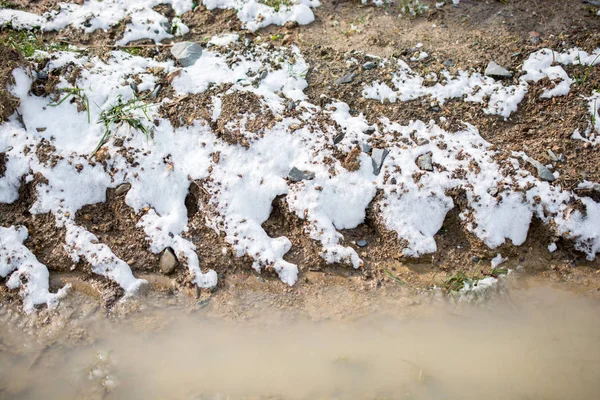 Білий Сніг Кам Янистій Брудній Поверхні Взимку — стокове фото