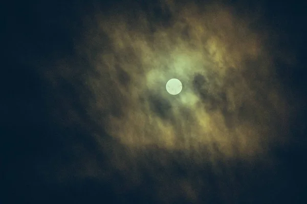 Γκρι Σύννεφα Χρώμα Καλύπτουν Μέρει Τον Ουρανό Κατά Διάρκεια Της — Φωτογραφία Αρχείου