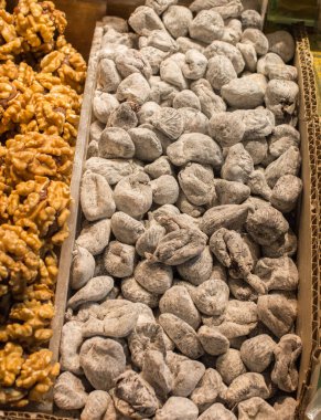 Piyasada kuru incir meyvesi.