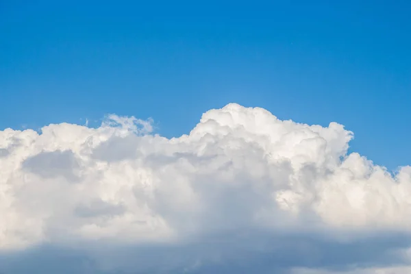 Nuvens Escuras Cinzentas Estão Céu — Fotografia de Stock