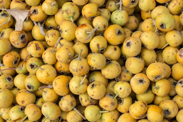 Azarole, Akdeniz medarı, pazarda toplanıp satıldı.