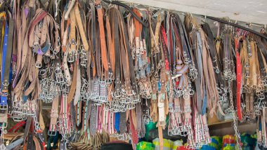 Giysi tasarımı için tokalı kemerler