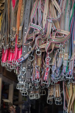 Giysi tasarımı için tokalı kemerler