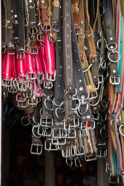 Giysi tasarımı için tokalı kemerler