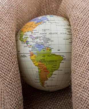 Küre tuval arkaplanına yerleştirilir