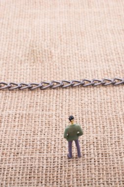 Adam heykelcik ve küre orta zinciri