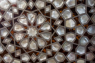 Osmanlı sanatı İnci kaküllerin Anası örneğidir