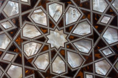 Osmanlı sanatı İnci kaküllerin Anası örneğidir