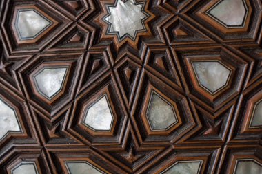 Osmanlı sanatı İnci kaküllerin Anası örneğidir