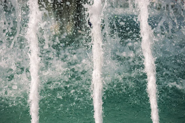 Fontes Jorrando Água Espumante Uma Piscina Parque — Fotografia de Stock