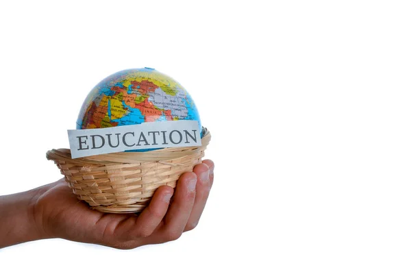 Éducation Dans Une Main Globe Dans Une Main Dans Panier — Photo