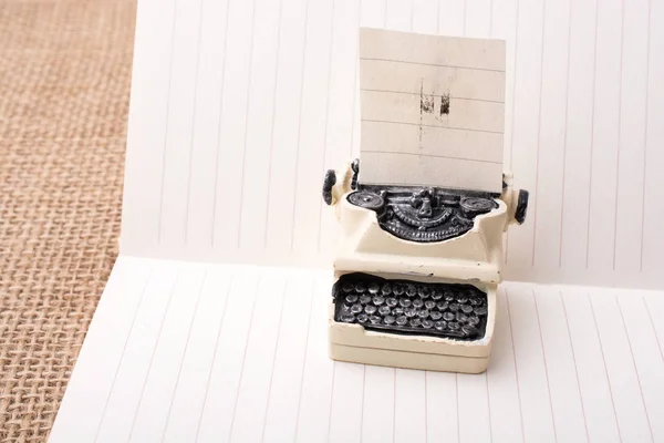 Retro Syled Tiny Typewriter Model Paper Background — Stock Photo, Image