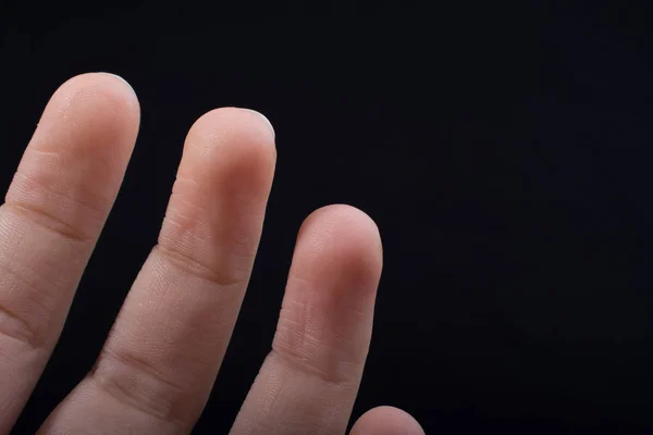 Τρία Δάχτυλα Ενός Χεριού Παιδιού Μέρει Μαύρο Φόντο — Φωτογραφία Αρχείου