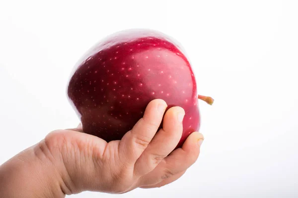 Χέρι Που Κρατά Ένα Όμορφο Κόκκινο Μήλο Λευκό Φόντο — Φωτογραφία Αρχείου