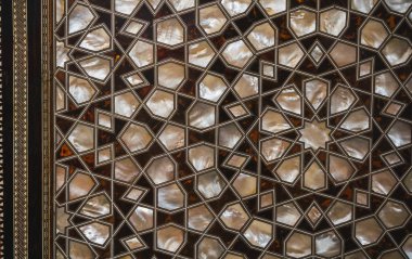 Osmanlı sanatı İnci kaküllerin Anası örneğidir