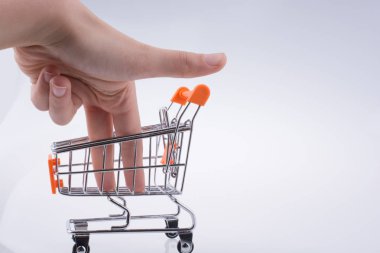 El arabası beyaz arka planda.