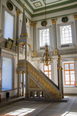 Camide Osmanlı döneminin mermer minbar vaazı.