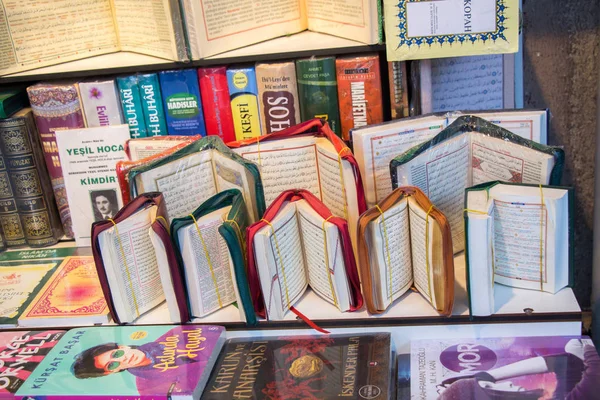 Islamic Holy Book Quran Market Shelf — Stock Photo, Image