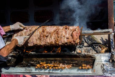 Türk cag kebabı yatay konumda kutupta