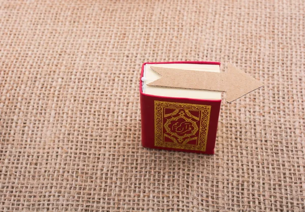 Papier Pijl Islamitische Heilige Boek Koran Mini Formaat — Stockfoto