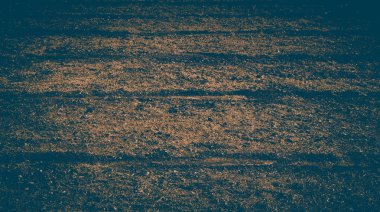 İlkbaharda tarlaya sürülmüş ve izleri var.