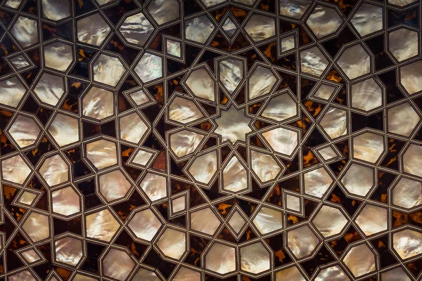 Osmanlı sanatı İnci kaküllerin Anası örneğidir