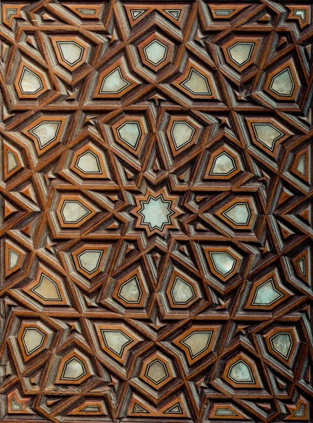 Osmanlı sanatı İnci kaküllerin Anası örneğidir