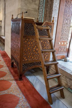 Ahşap minbar, camide Osmanlı döneminin vaaz kürsüsü