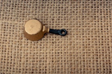 Küçük modeli pan kahverengi rengi mutfak malzemesi