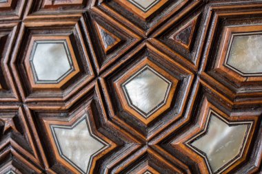 Osmanlı sanatı İnci kaküllerin Anası örneğidir